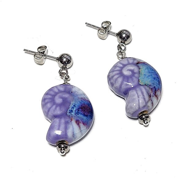 Purple blue ceramic conch shell earrings - Picture 1 of 6